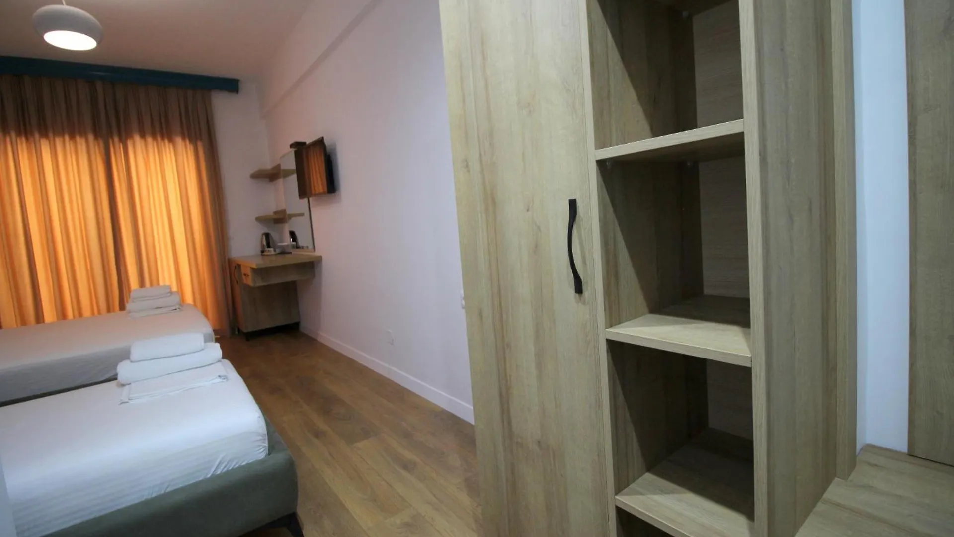 Ortus Rooms Sarandë 2*,
