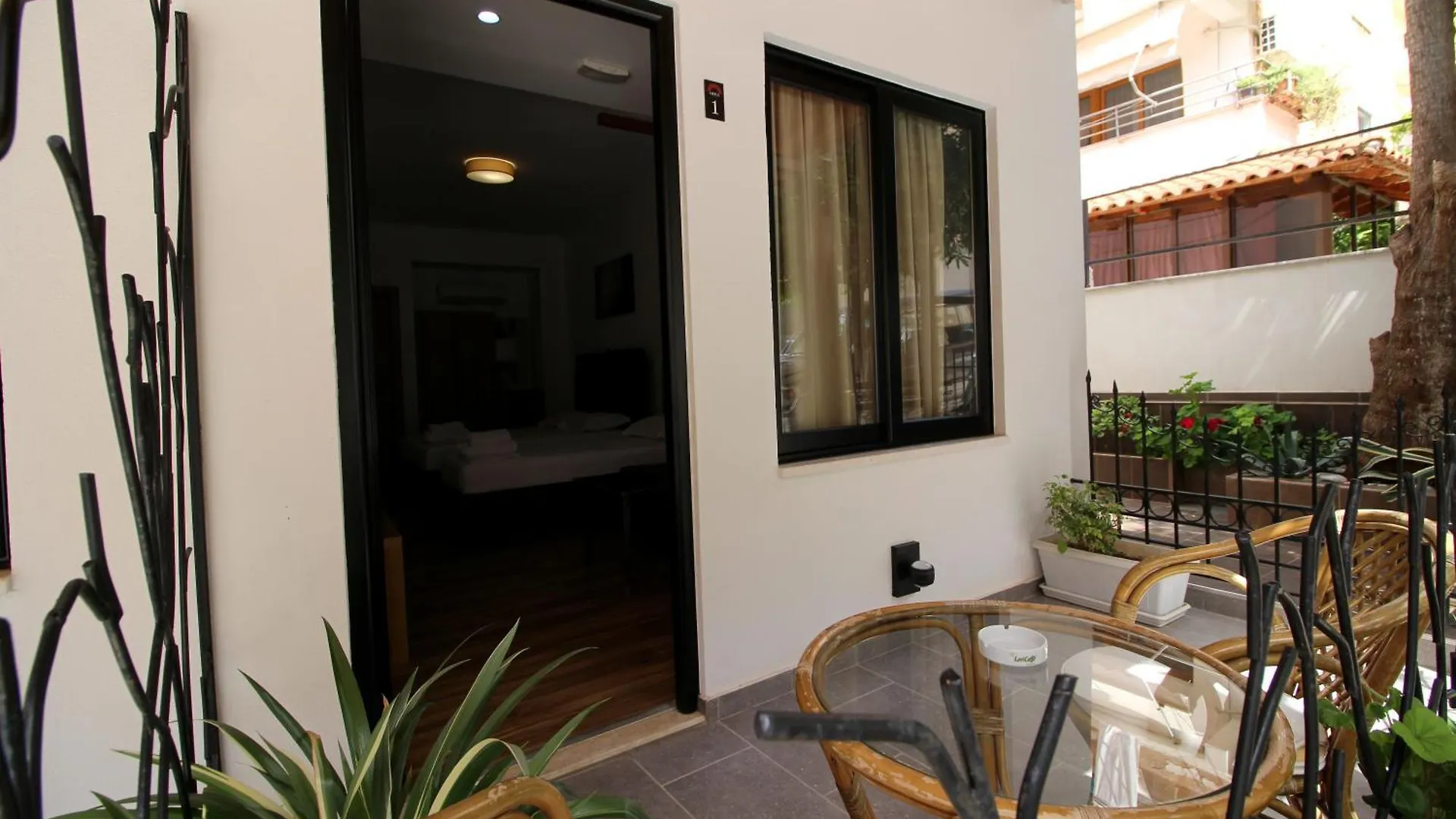Ortus Rooms Sarandë 2*,  Albanië